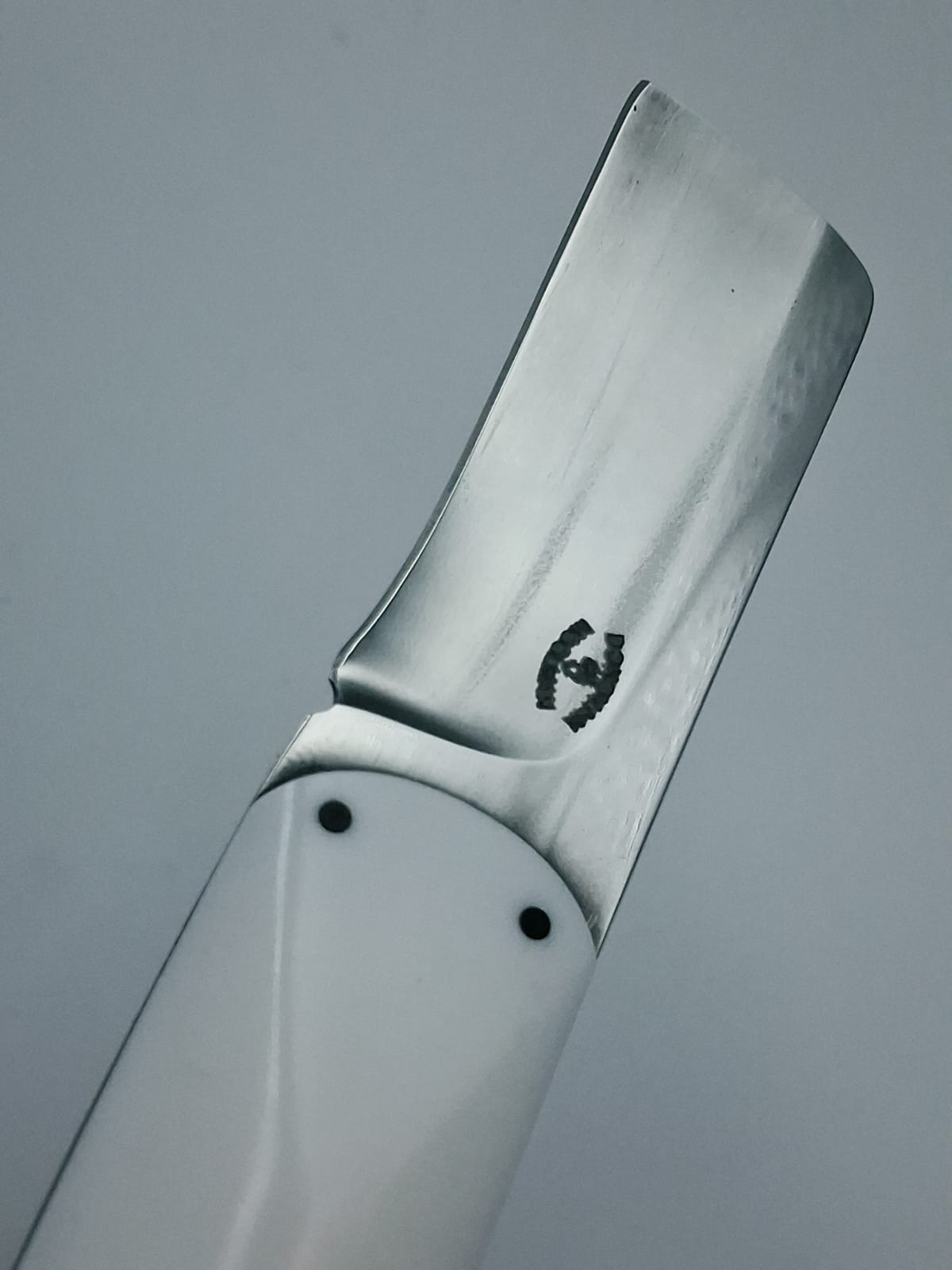 Biltong knife (white) by Donovan Moolman