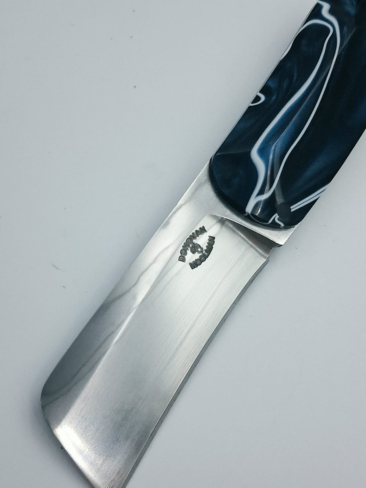 Biltong knife (blue) by Donovan Moolman
