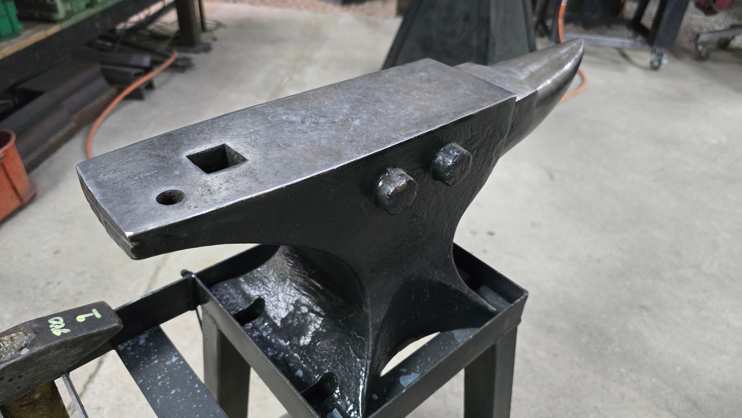 Heavin Forge Anvil (36.8kg) With Stand